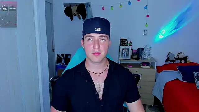 Snapshot of liam_oficial02 chatting on 01.10.25 liam oficial02 online show from 01.10.25
