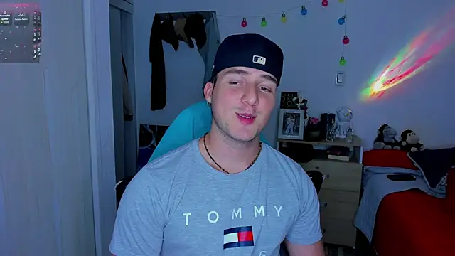 Snapshot of liam_oficial02 chatting on 01.12.25 liam oficial02 online show from 01.12.25