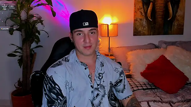 Snapshot of liam_oficial02 chatting on 03.16.25 liam oficial02 online show from 03.16.25
