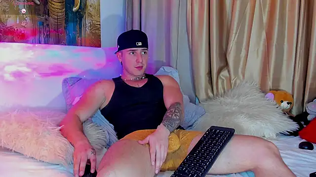 Snapshot of liam_oficial02 chatting on 10.04.25 liam oficial02 online show from 10.04.25