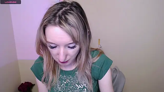 Snapshot of AmandaSell chatting on 06.14.26 AmandaSell online show from 06.14.26