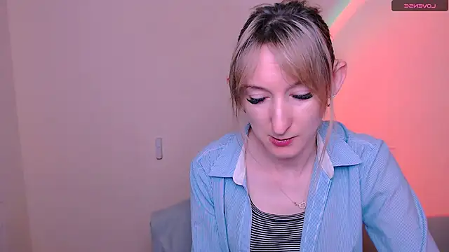 Snapshot of AmandaSell chatting on 06.16.26 AmandaSell online show from 06.16.26