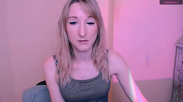 Snapshot of AmandaSell chatting on 06.17.26 AmandaSell online show from 06.17.26