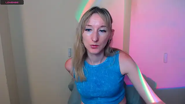 Snapshot of AmandaSell chatting on 07.17.26 AmandaSell online show from 07.17.26