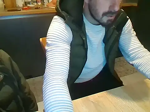 Snapshot of giorgakaci69 chatting on 01.04.25 giorgakaci69 online show from 01.04.25