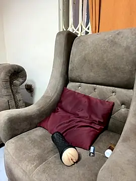 sknzy09 online show from 12.02.25