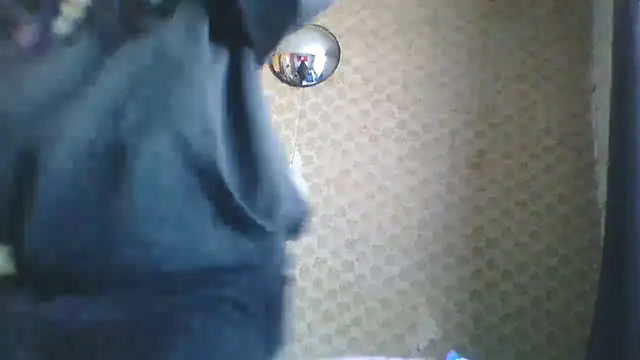 Snapshot of toxikkka chatting on 09.30.25 toxikkka online show from 09.30.25