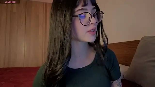 Snapshot of Roxxy_mora chatting on 06.11.26 Roxxy mora online show from 06.11.26