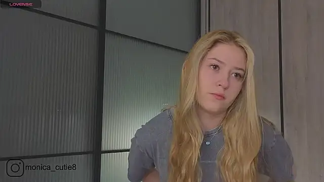 Snapshot of Monikacutie chatting on 03.12.25 Monikacutie online show from 03.12.25