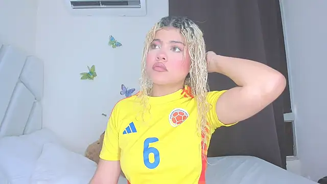 sofiacastillo01 online show from 03.26.26