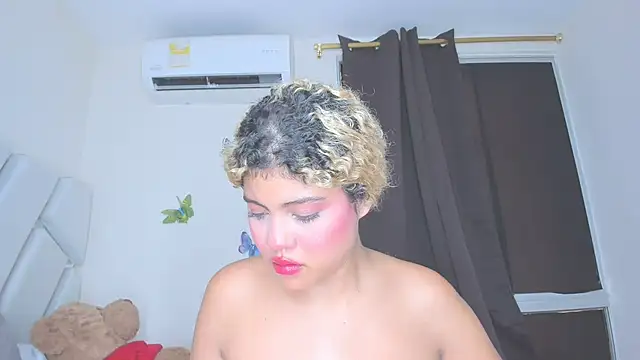 Snapshot of sofiacastillo01 chatting on 04.19.26 sofiacastillo01 online show from 04.19.26