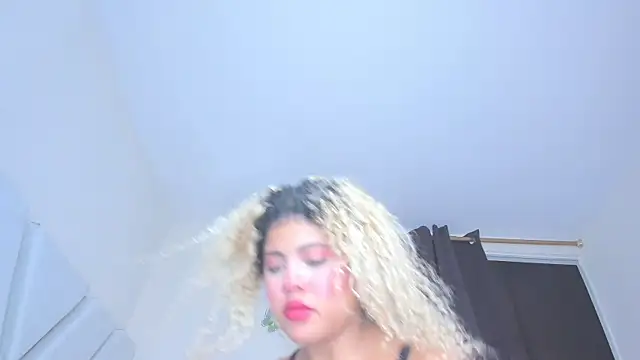 Snapshot of sofiacastillo01 chatting on 04.24.26 sofiacastillo01 online show from 04.24.26