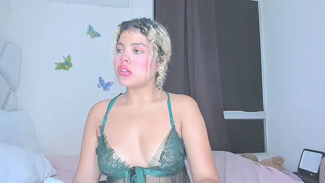 Snapshot of sofiacastillo01 chatting on 04.29.26 sofiacastillo01 online show from 04.29.26