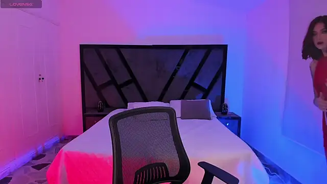 Snapshot of VictoriaRosse_ chatting on 04.17.26 VictoriaRosse online show from 04.17.26