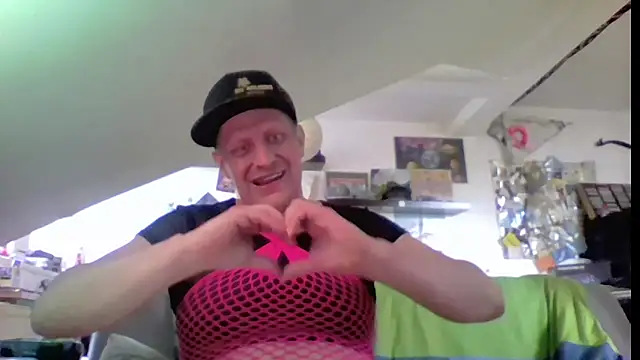 Snapshot of Bigthroaterboy chatting on 06.13.26 Bigthroaterboy online show from 06.13.26