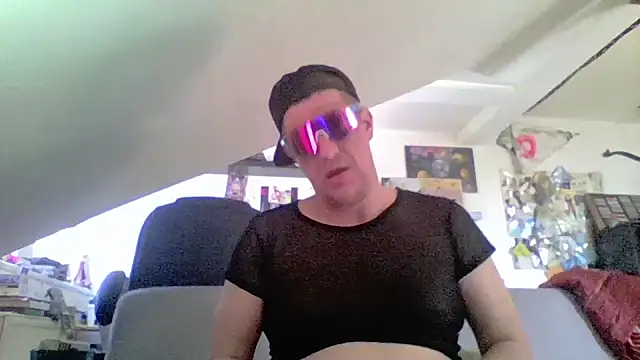 Snapshot of Bigthroaterboy chatting on 06.23.26 Bigthroaterboy online show from 06.23.26