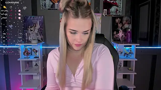 Snapshot of Ellen_Soft chatting on 09.22.25 Ellen Soft online show from 09.22.25