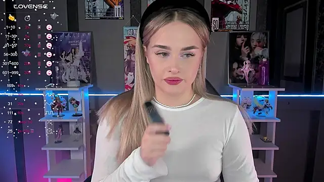 Snapshot of Ellen_Soft chatting on 09.25.25 Ellen Soft online show from 09.25.25