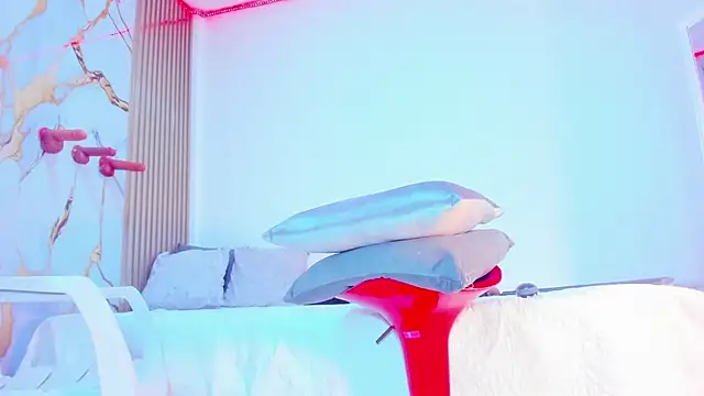 YUSELFI ROSS  online show from 10.24.25