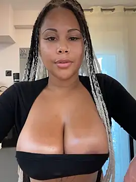 Snapshot of HaileyDiana chatting on 10.14.25 HaileyDiana online show from 10.14.25