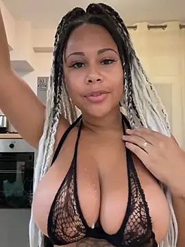 Snapshot of HaileyDiana chatting on 10.17.25 HaileyDiana online show from 10.17.25