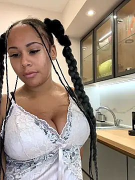 Snapshot of HaileyDiana chatting on 11.24.25 HaileyDiana online show from 11.24.25