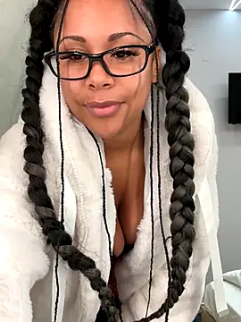 Snapshot of HaileyDiana chatting on 12.01.25 HaileyDiana online show from 12.01.25