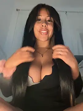Snapshot of HaileyDiana chatting on 04.16.26 HaileyDiana online show from 04.16.26