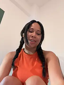 Snapshot of HaileyDiana chatting on 06.18.26 HaileyDiana online show from 06.18.26