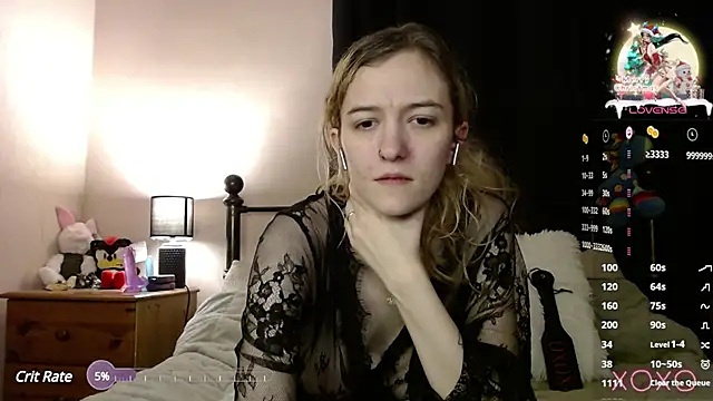 Snapshot of EllieeRose chatting on 12.28.24 EllieeRose online show from 12.28.24