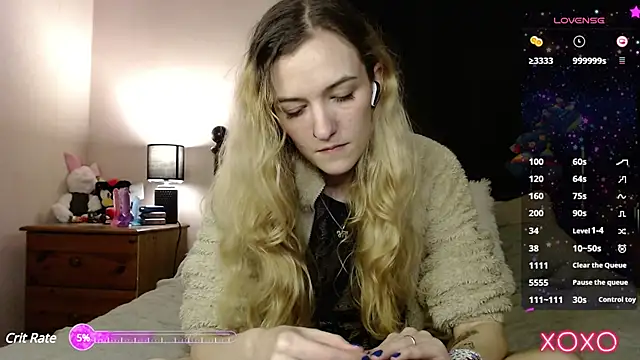 Snapshot of EllieeRose chatting on 03.10.25 EllieeRose online show from 03.10.25