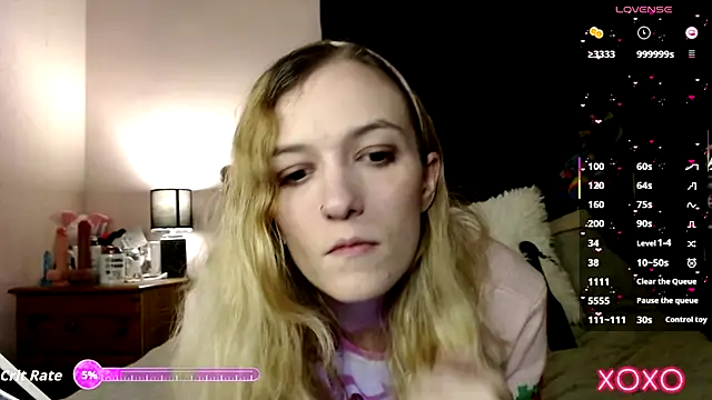 Snapshot of EllieeRose chatting on 09.19.25 EllieeRose online show from 09.19.25
