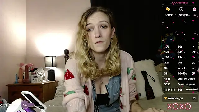 Snapshot of EllieeRose chatting on 09.21.25 EllieeRose online show from 09.21.25