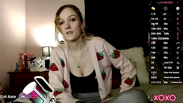 Snapshot of EllieeRose chatting on 09.22.25 EllieeRose online show from 09.22.25