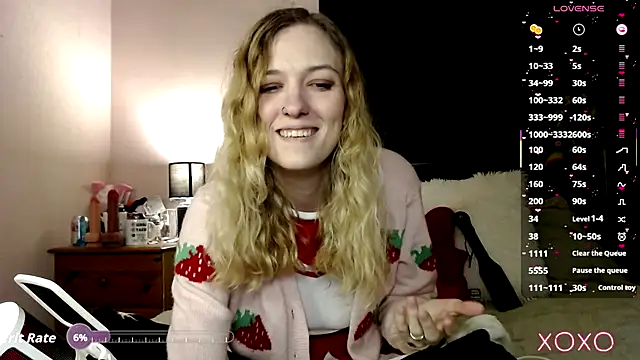 Snapshot of EllieeRose chatting on 09.24.25 EllieeRose online show from 09.24.25
