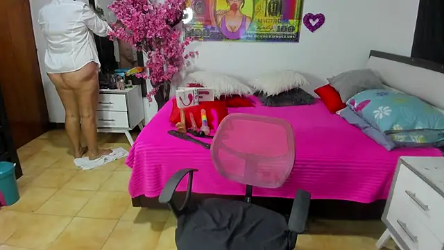 karenmilf 4 online show from 10.04.25