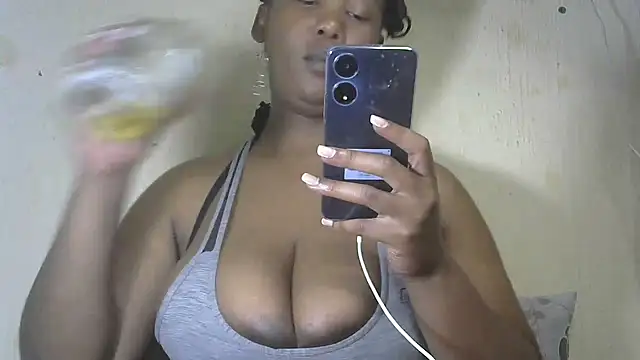Snapshot of NippleMilkXx chatting on 12.26.24 NippleMilkXx online show from 12.26.24