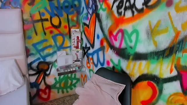 Liana Bernocchi online show from 09.12.25