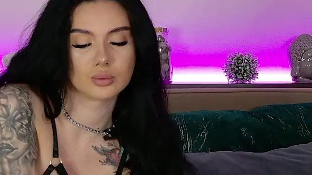 Snapshot of CarolinePrescott chatting on 02.08.26 CarolinePrescott online show from 02.08.26