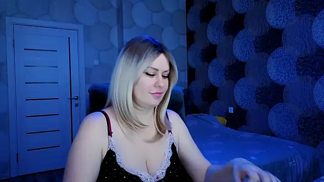 Snapshot of natusik chatting on 12.22.24 natusik online show from 12.22.24