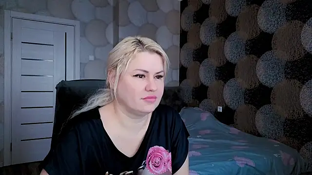 Snapshot of natusik chatting on 03.14.25 natusik online show from 03.14.25