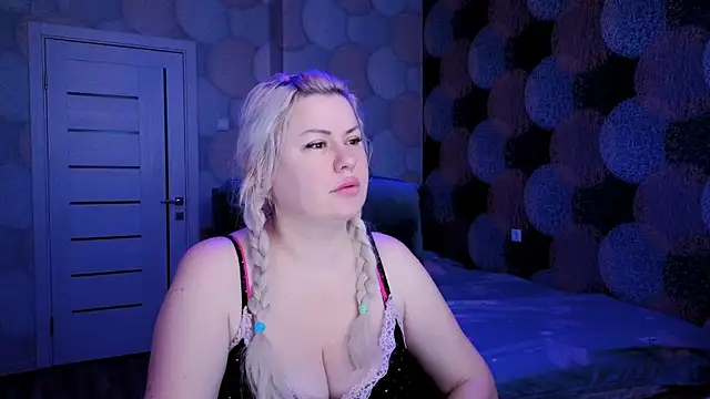 Snapshot of natusik chatting on 03.17.25 natusik online show from 03.17.25