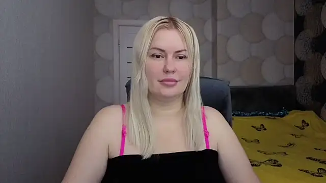 Snapshot of natusik chatting on 12.20.25 natusik online show from 12.20.25