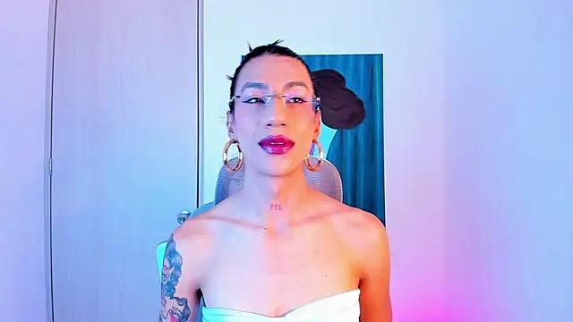 sofiaa grey  online show from 04.06.26