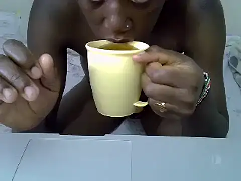 Snapshot of pretty_alma20 chatting on 03.04.25 pretty alma20 online show from 03.04.25