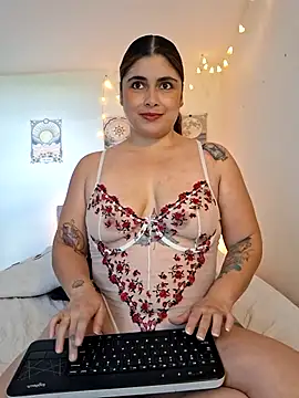 Juliietha servas online show from 10.05.25