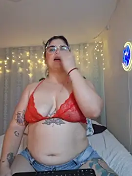 Snapshot of Juliietha_servas chatting on 05.18.26 Juliietha servas online show from 05.18.26