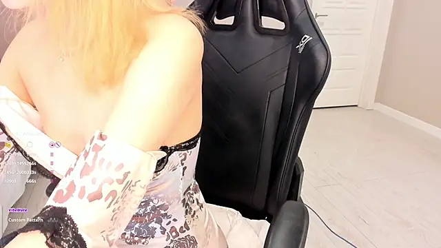 Snapshot of aya_shy chatting on 02.24.25 aya shy online show from 02.24.25