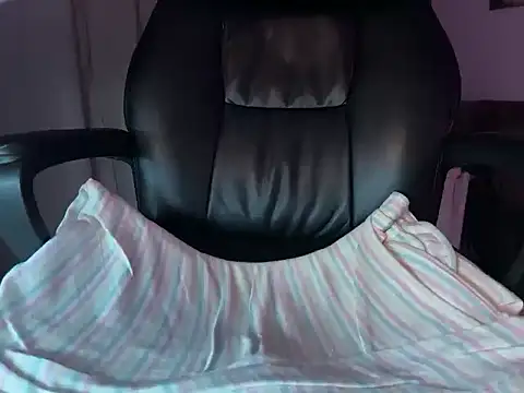 Snapshot of DalvinKros chatting on 10.31.25 DalvinKros online show from 10.31.25