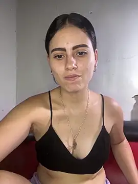 Snapshot of Azuna25 chatting on 10.04.25 Azuna25 online show from 10.04.25